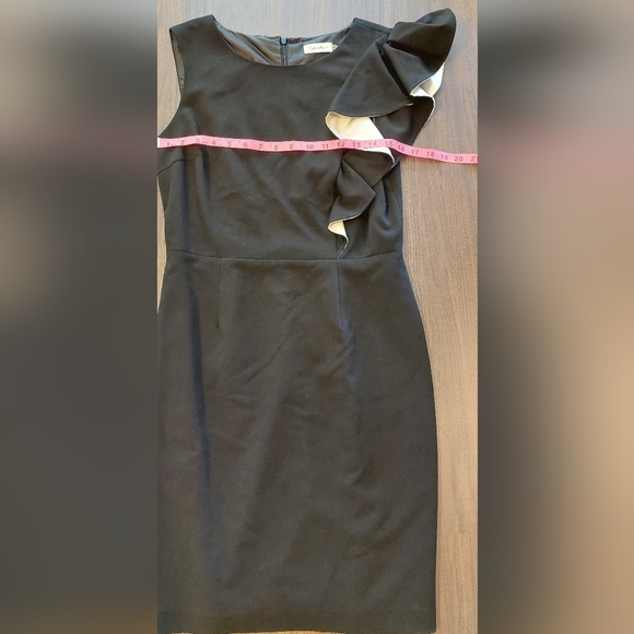 Calvin Klein Black and White Ruffle Sheath Dress Size 8 - Picture 3 of 6